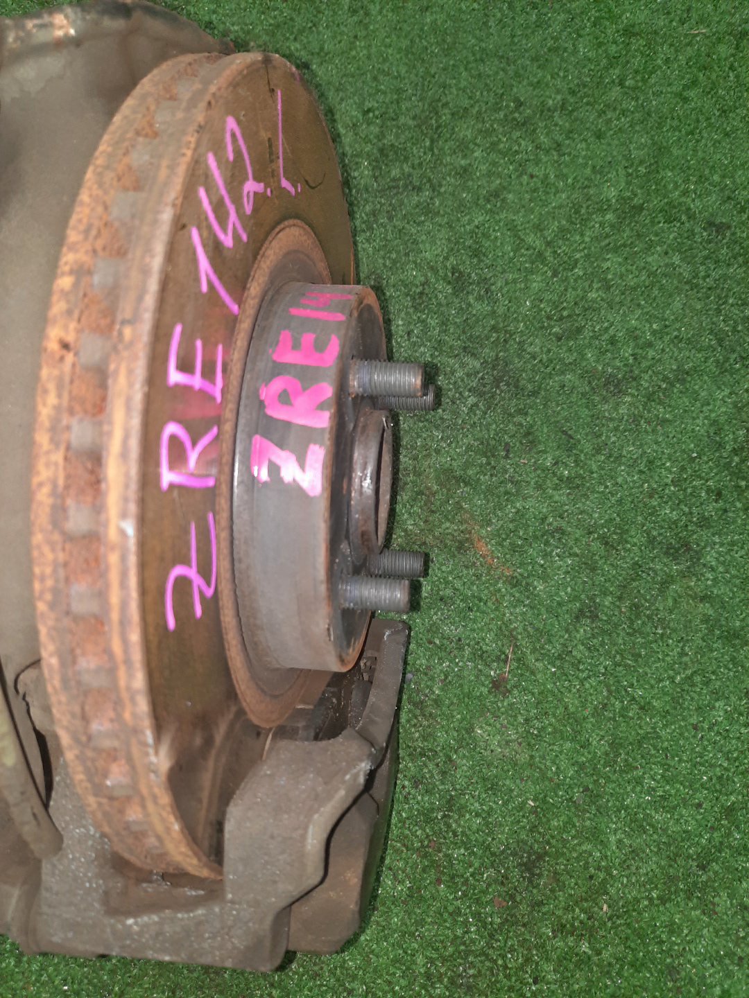 Ступица левая передняя TOYOTA AXIO, COROLLA FIELDER, COROLLA  AXIO, FIELDER NZE141, ZRE142, ZRE142G, NZE141G 1NZ-FE, 2ZR-FAE, 2ZR-FE 2 ракурс
