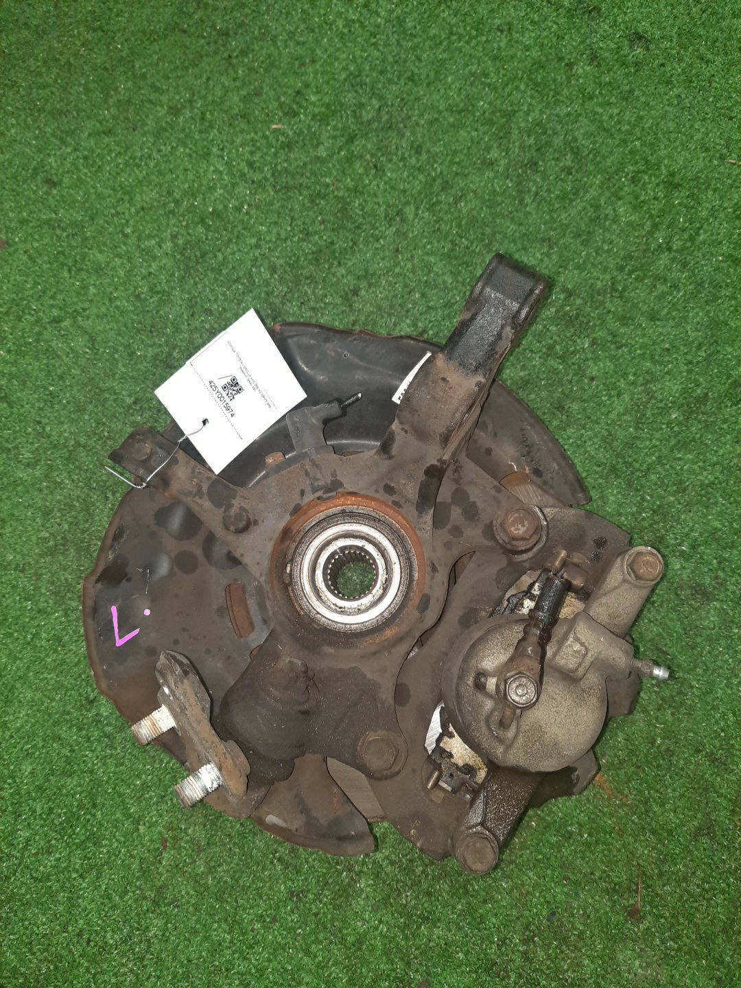 Ступица левая передняя TOYOTA AXIO, COROLLA FIELDER, COROLLA  AXIO, FIELDER NZE141, ZRE142, ZRE142G, NZE141G 1NZ-FE, 2ZR-FAE, 2ZR-FE 3 ракурс
