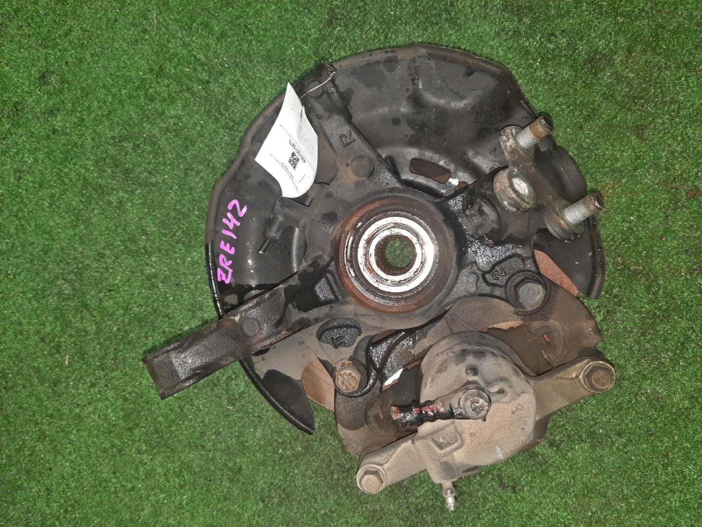 Ступица правая передняя TOYOTA AXIO, COROLLA FIELDER, COROLLA  AXIO, FIELDER NZE141, ZRE142, ZRE142G, NZE141G 1NZ-FE, 2ZR-FAE, 2ZR-FE 3 ракурс