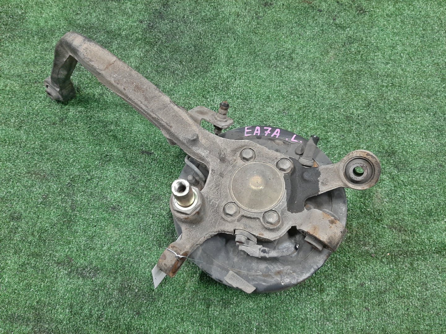 Ступица левая задняя MITSUBISHI GALANT, LEGNUM EA1A, EA7A, EA3A, EA1W, EA3W, EA4W, EA5W, EA7W 4G93, 4G94, 4G64, 6A12, 6A13 2 ракурс