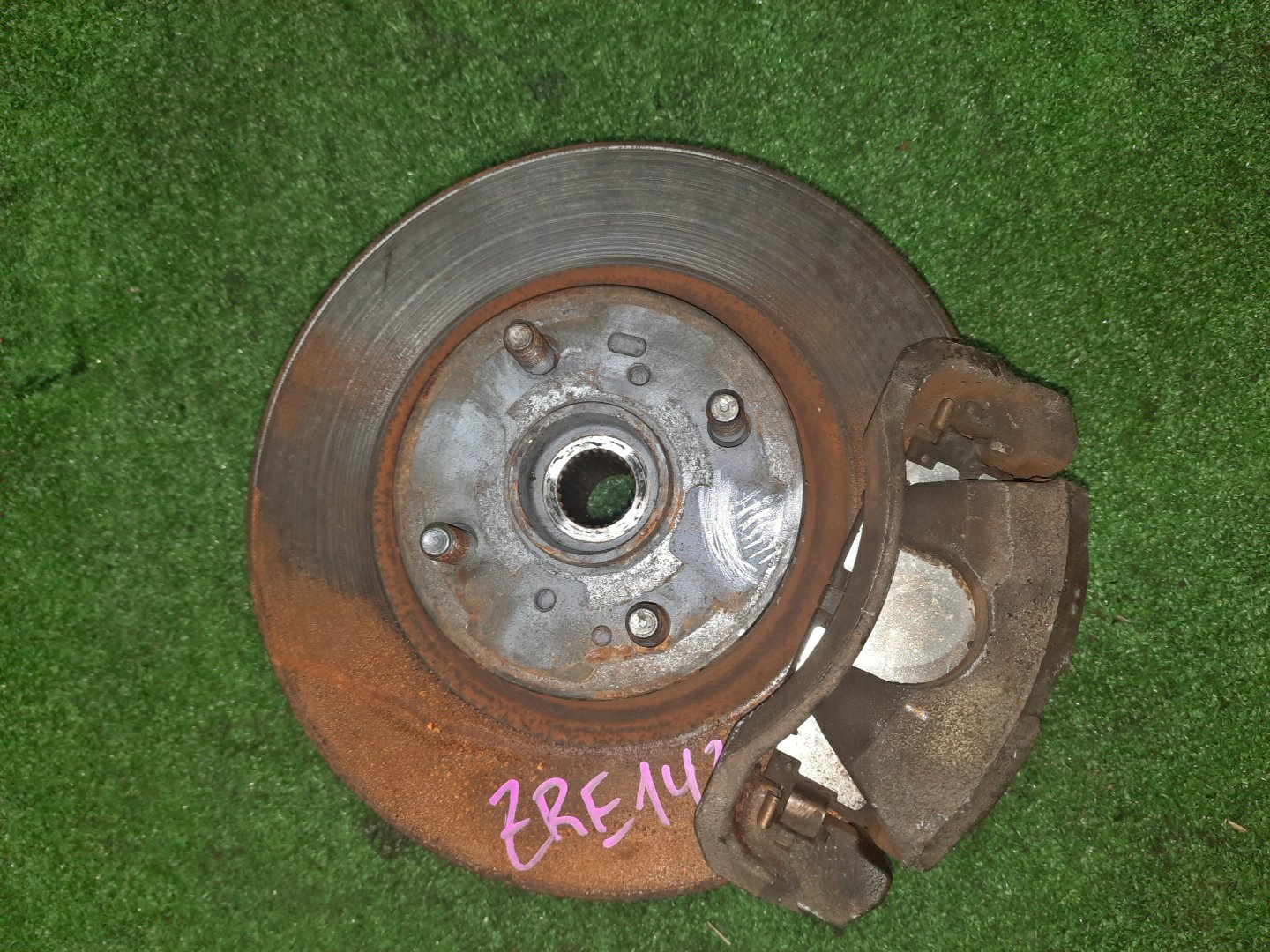 Ступица левая передняя TOYOTA AXIO, COROLLA FIELDER, COROLLA  AXIO, FIELDER NZE141, ZRE142, ZRE142G, NZE141G 1NZ-FE, 2ZR-FAE, 2ZR-FE 1 ракурс