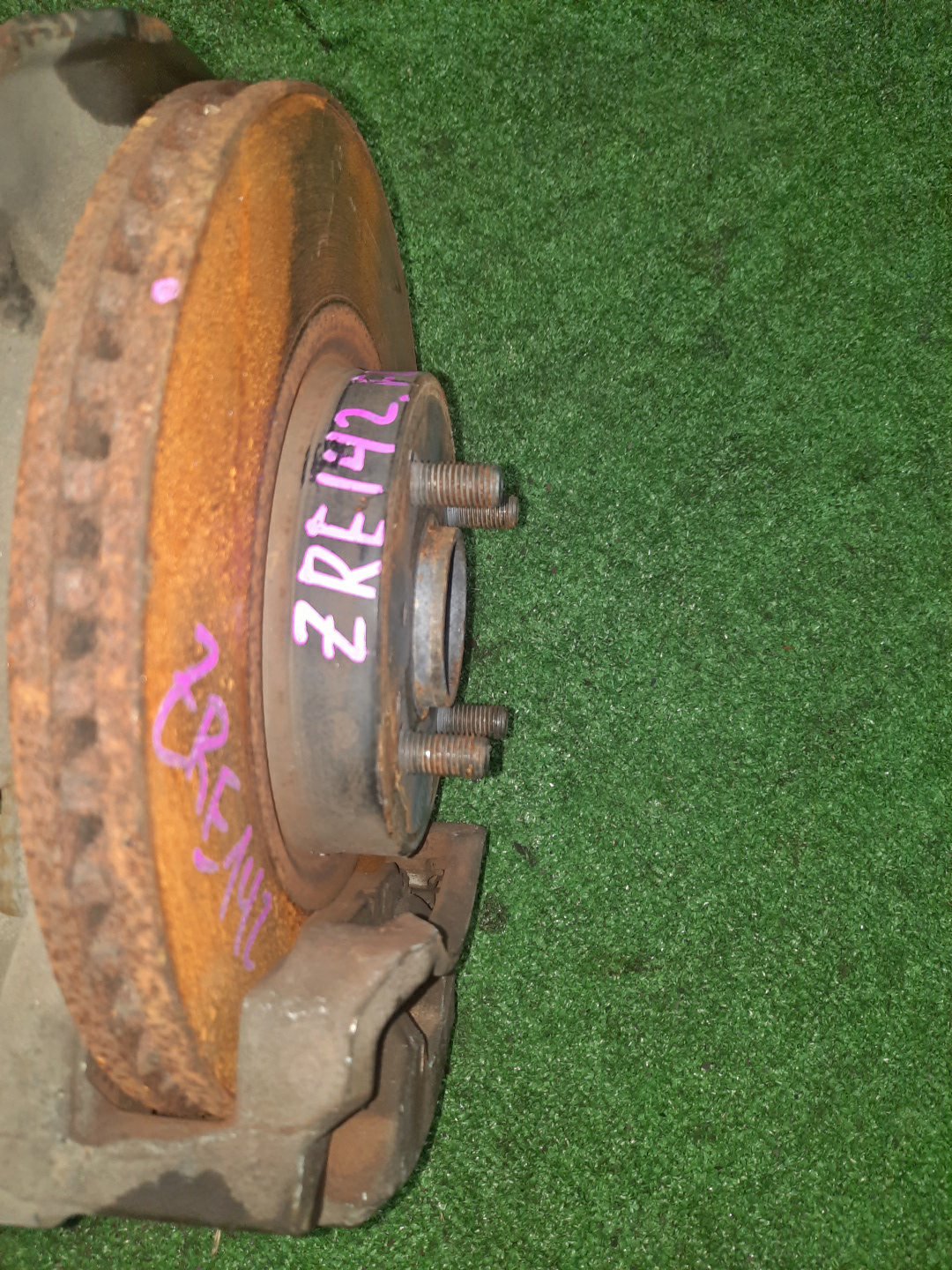 Ступица левая передняя TOYOTA AXIO, COROLLA FIELDER, COROLLA  AXIO, FIELDER NZE141, ZRE142, ZRE142G, NZE141G 1NZ-FE, 2ZR-FAE, 2ZR-FE 2 ракурс