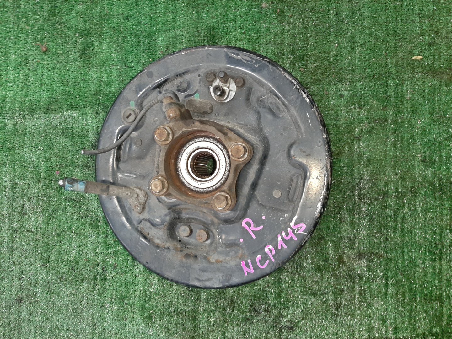 Ступица правая задняя TOYOTA PORTE NCP145 1NZ-FE 2 ракурс