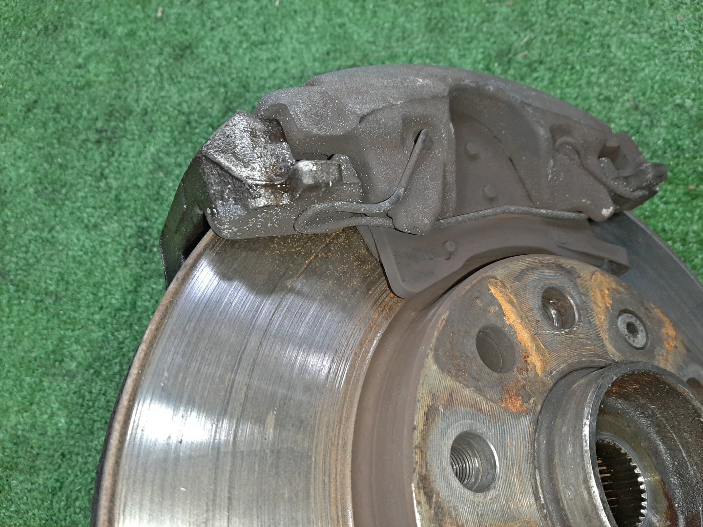 Ступица правая передняя SUBARU TRAVIQ XM220 Z22SE 2 ракурс