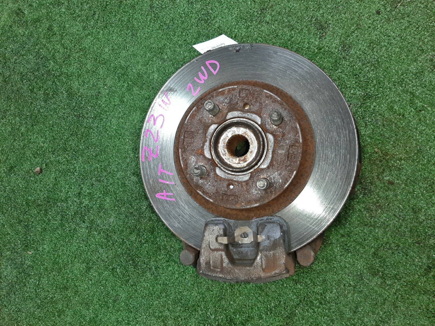 Ступица левая передняя MITSUBISHI COLT PLUS, COLT Z22W, Z21W, Z23W, Z24W, Z24A, Z23A, Z21A, Z25A, Z26A, Z28A, Z22A 4A90, 4A91, 4G19, 4G15 1 ракурс Ступица левая передняя MITSUBISHI COLT PLUS, COLT Z22W, Z21W, Z23W, Z24W, Z24A, Z23A, Z21A, Z25A, Z26A, Z28A, Z22A 4A90, 4A91, 4G19, 4G15 1 ракурс