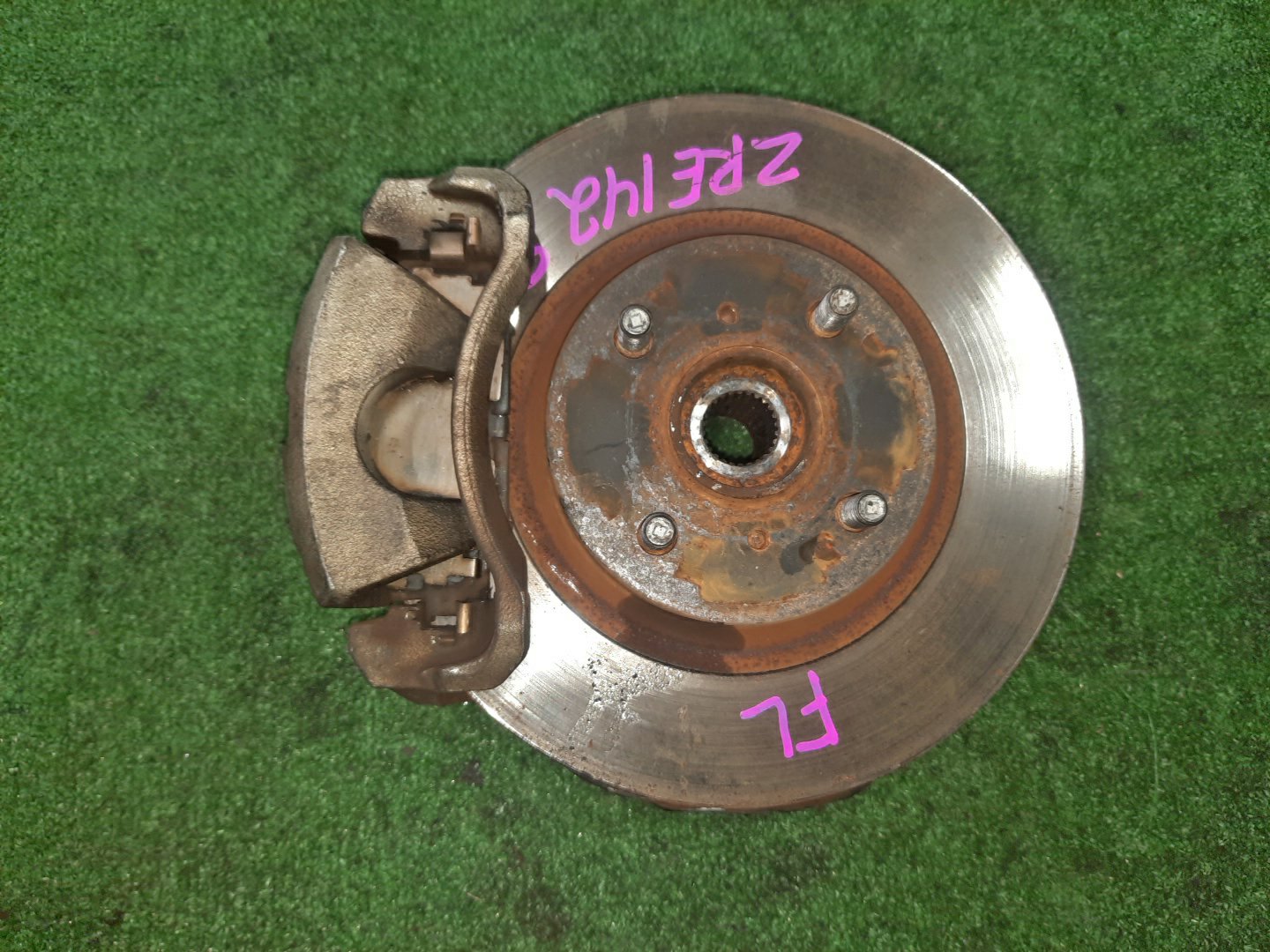 Ступица левая передняя TOYOTA AXIO, COROLLA FIELDER, COROLLA  AXIO, FIELDER NZE141, ZRE142, ZRE142G, NZE141G 1NZ-FE, 2ZR-FAE, 2ZR-FE 1 ракурс