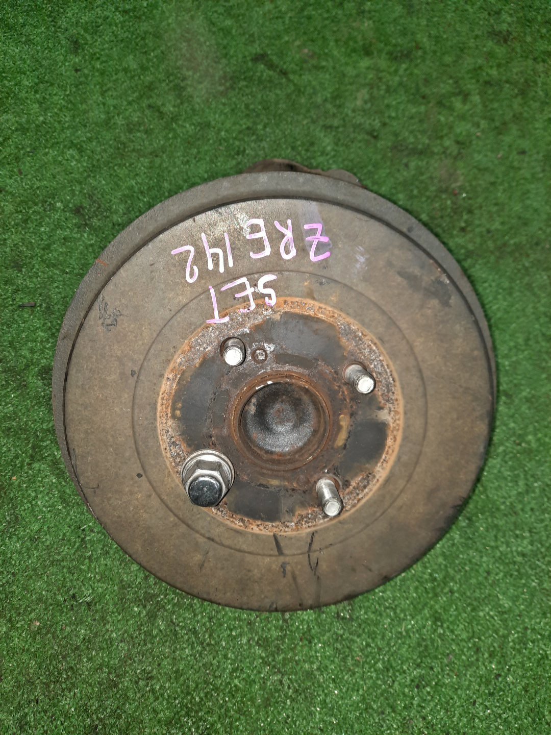 Ступица левая задняя TOYOTA AXIO, COROLLA FIELDER, COROLLA  AXIO, FIELDER NZE141, ZRE142, ZRE142G, NZE141G 1NZ-FE, 2ZR-FAE, 2ZR-FE 1 ракурс