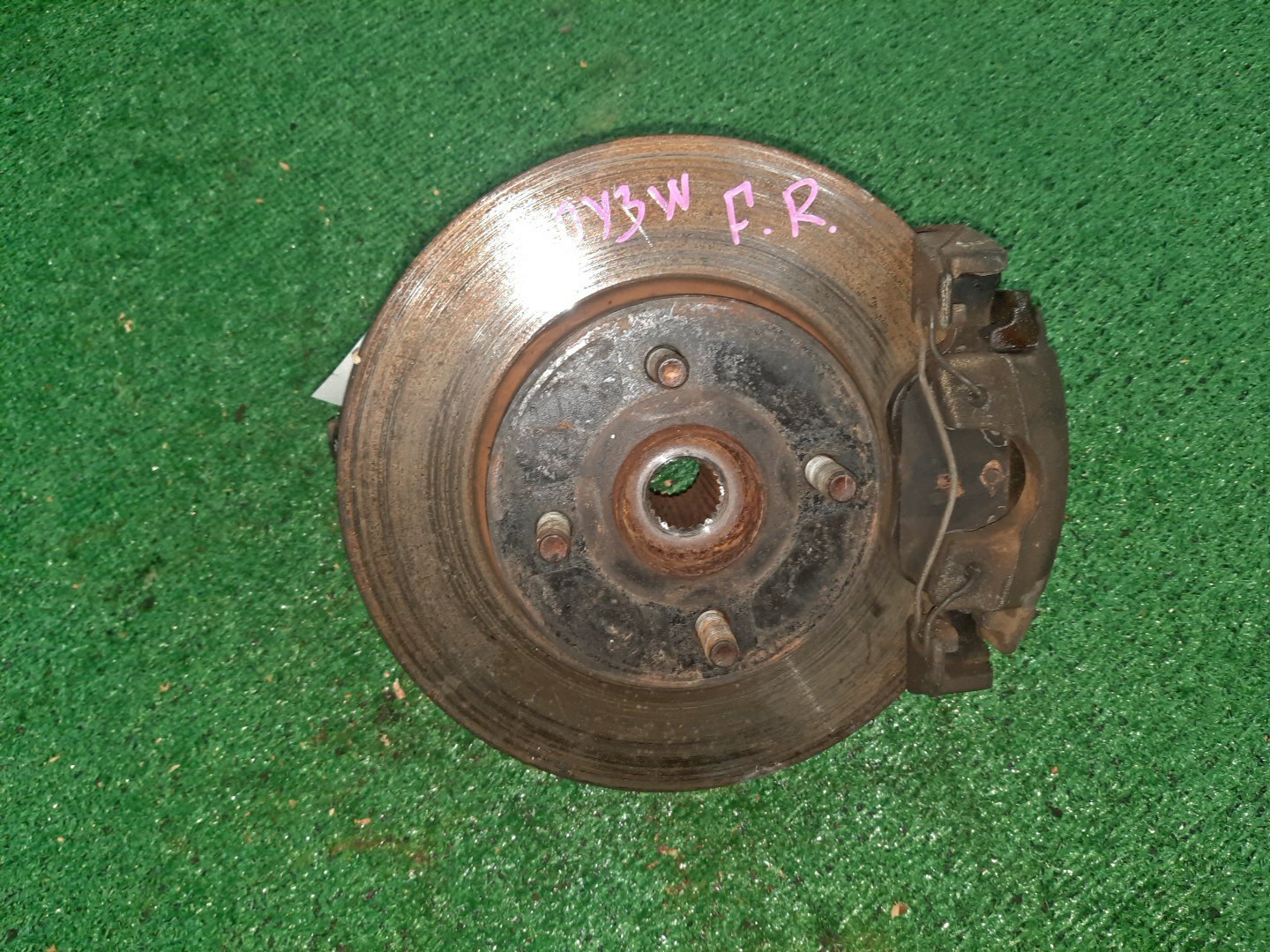 Ступица правая передняя MAZDA DEMIO, VERISA DY3W, DY5W, DY3R, DY5R, DC5R, DC5W ZJ-VE, ZY-VE 1 ракурс
