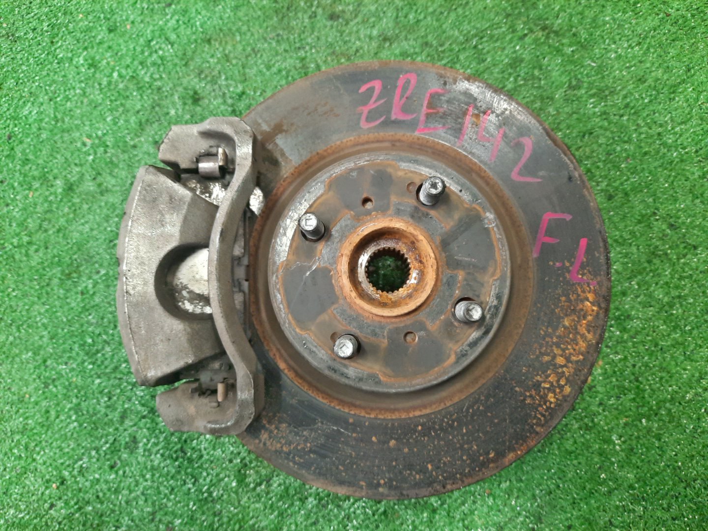 Ступица левая передняя TOYOTA AXIO, COROLLA FIELDER, COROLLA  AXIO, FIELDER NZE141, ZRE142, ZRE142G, NZE141G 1NZ-FE, 2ZR-FAE, 2ZR-FE 1 ракурс