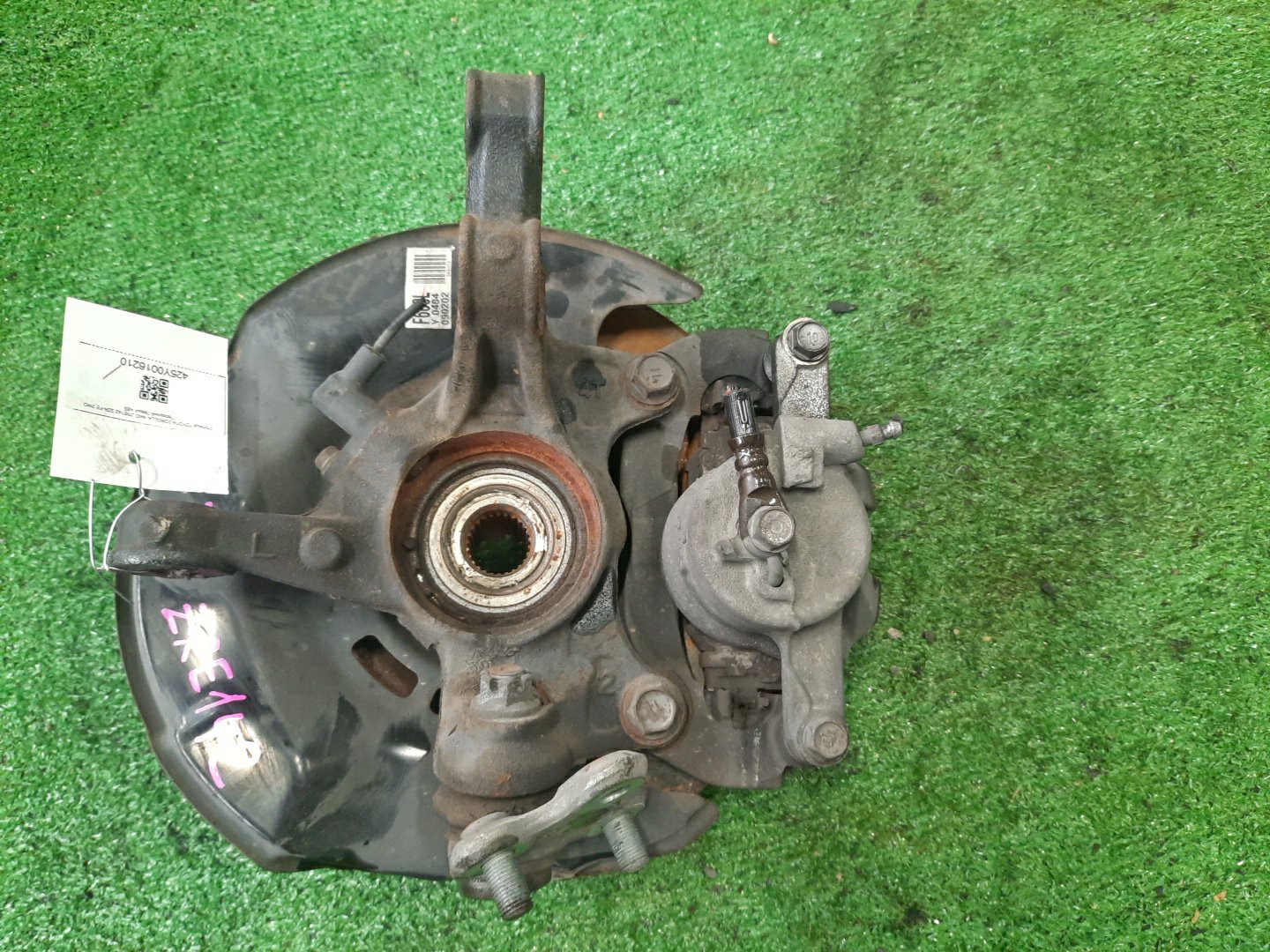 Ступица левая передняя TOYOTA AXIO, COROLLA FIELDER, COROLLA  AXIO, FIELDER NZE141, ZRE142, ZRE142G, NZE141G 1NZ-FE, 2ZR-FAE, 2ZR-FE 2 ракурс