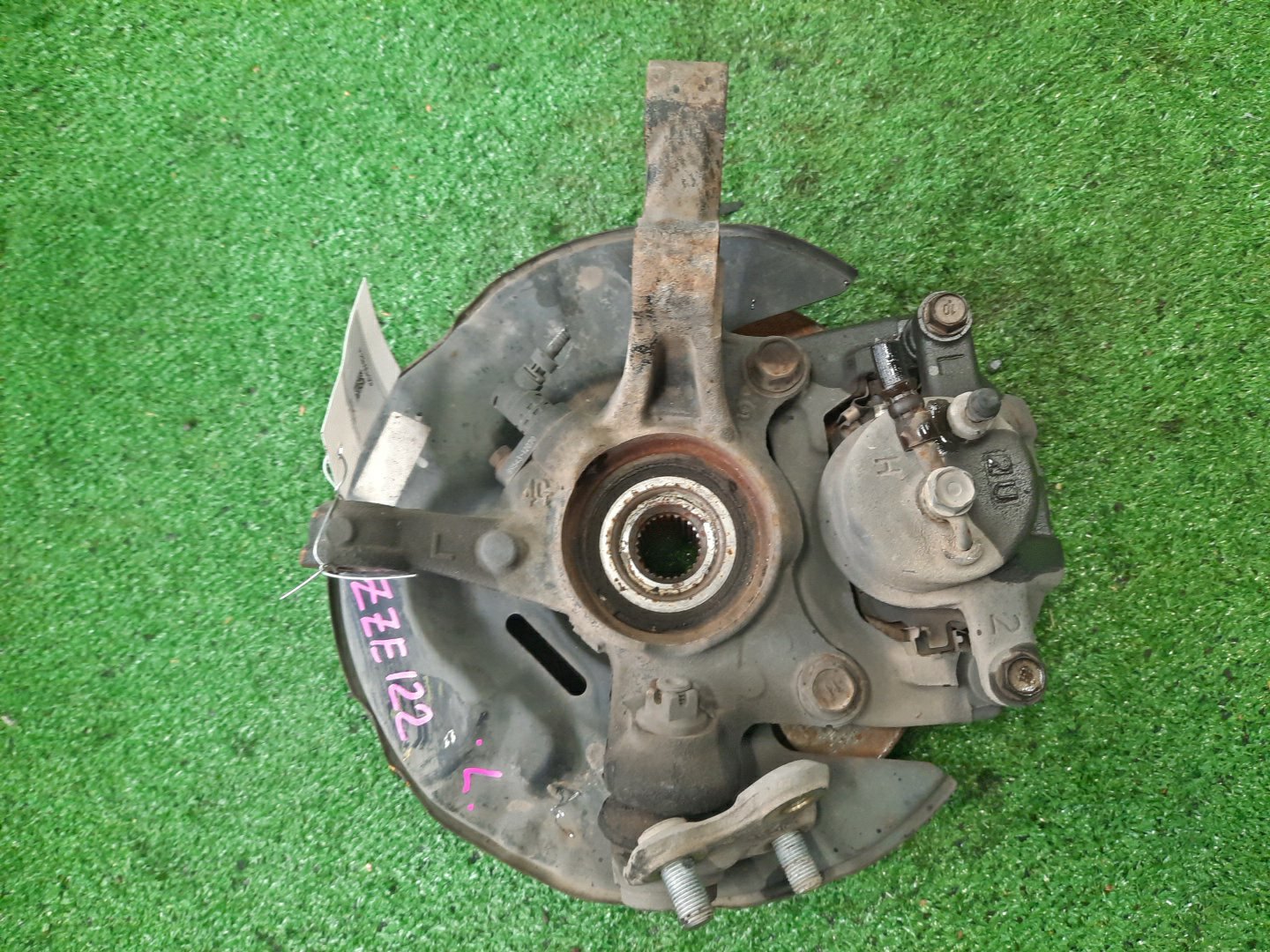 Ступица левая передняя TOYOTA COROLLA, COROLLA SPACIO, COROLLA FIELDER, ALLEX, COROLLA RUNX ZZE122, NZE121N, ZZE122N, ZZE122G 1ZZ-FE, 1NZ-FE 2 ракурс