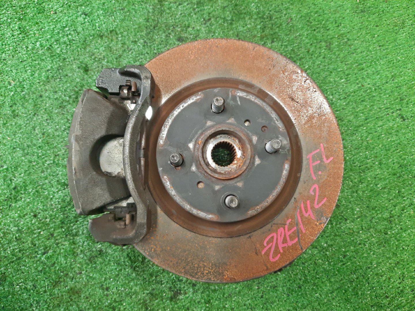 Ступица левая передняя TOYOTA AXIO, COROLLA FIELDER, COROLLA  AXIO, FIELDER NZE141, ZRE142, ZRE142G, NZE141G 1NZ-FE, 2ZR-FAE, 2ZR-FE 1 ракурс
