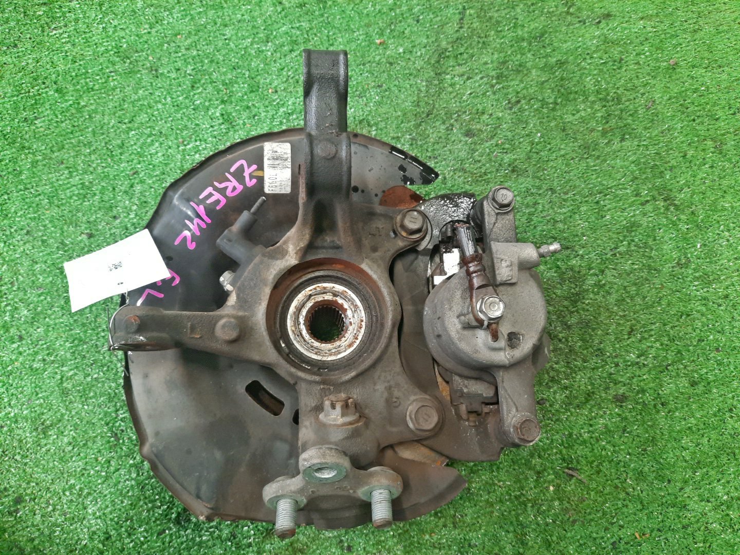 Ступица левая передняя TOYOTA AXIO, COROLLA FIELDER, COROLLA  AXIO, FIELDER NZE141, ZRE142, ZRE142G, NZE141G 1NZ-FE, 2ZR-FAE, 2ZR-FE 2 ракурс