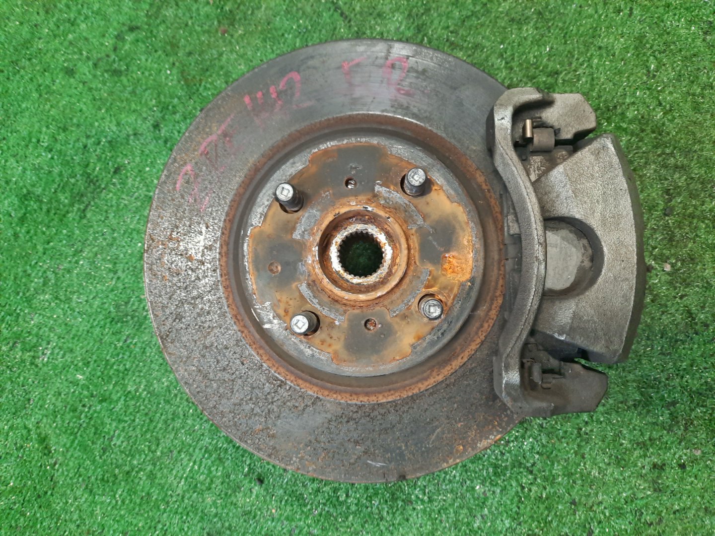 Ступица правая передняя TOYOTA AXIO, COROLLA FIELDER, COROLLA  AXIO, FIELDER NZE141, ZRE142, ZRE142G, NZE141G 1NZ-FE, 2ZR-FAE, 2ZR-FE 1 ракурс