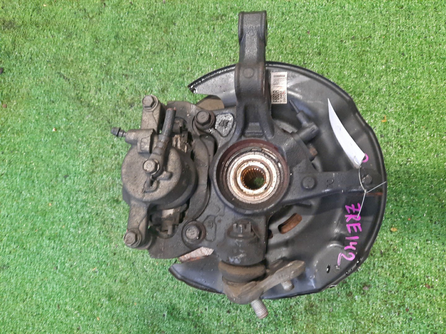 Ступица правая передняя TOYOTA AXIO, COROLLA FIELDER, COROLLA  AXIO, FIELDER NZE141, ZRE142, ZRE142G, NZE141G 1NZ-FE, 2ZR-FAE, 2ZR-FE 2 ракурс