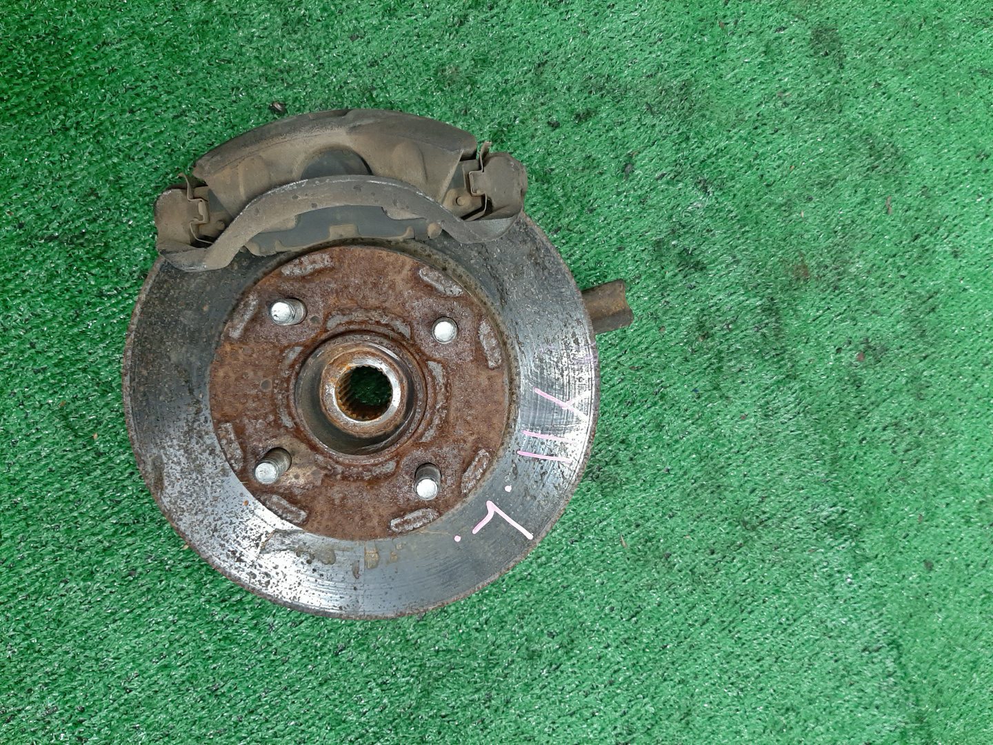 Ступица левая передняя NISSAN AD Y11 QG13DE, QG15DE 1 ракурс