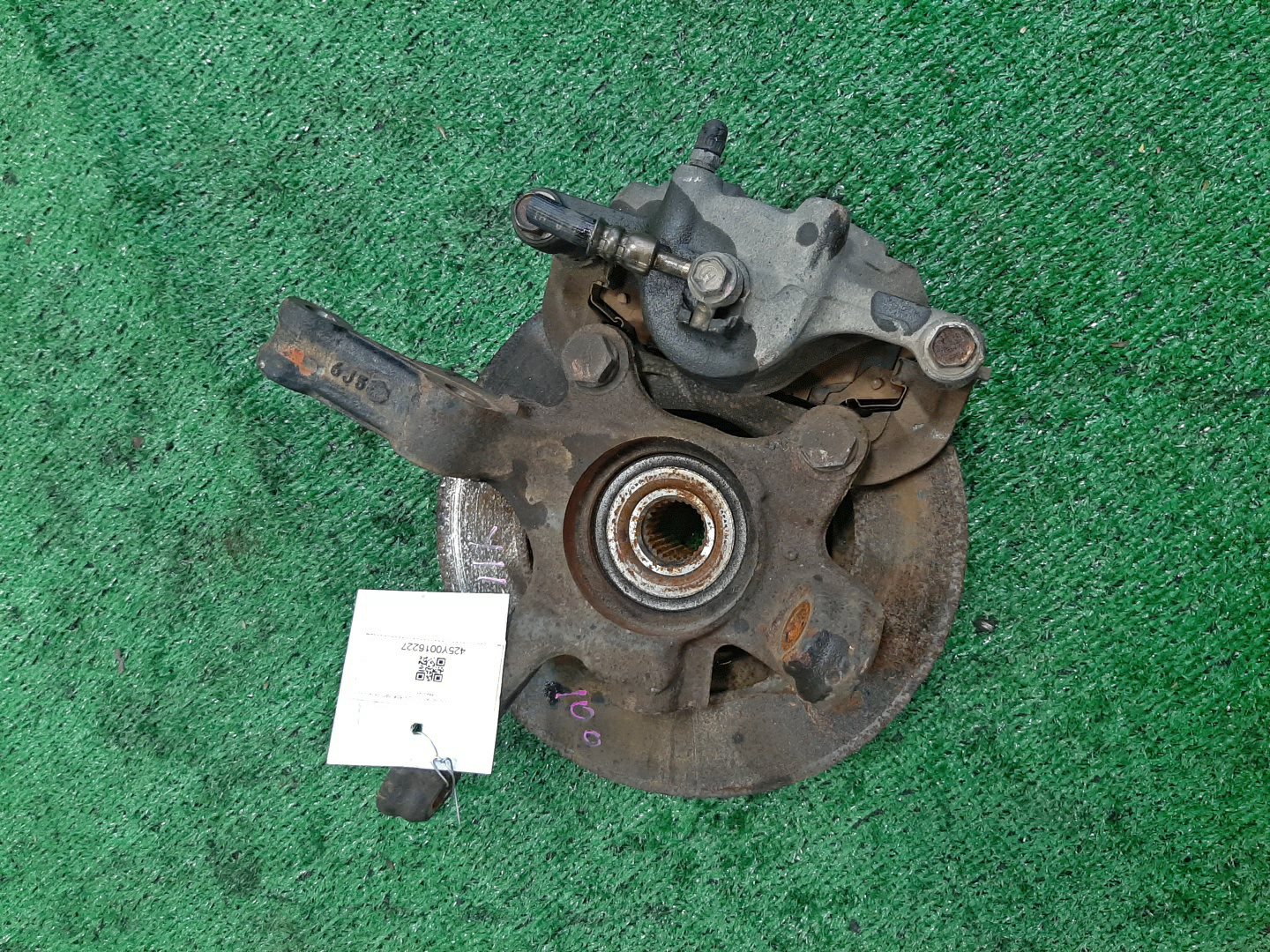 Ступица левая передняя NISSAN AD Y11 QG13DE, QG15DE 3 ракурс