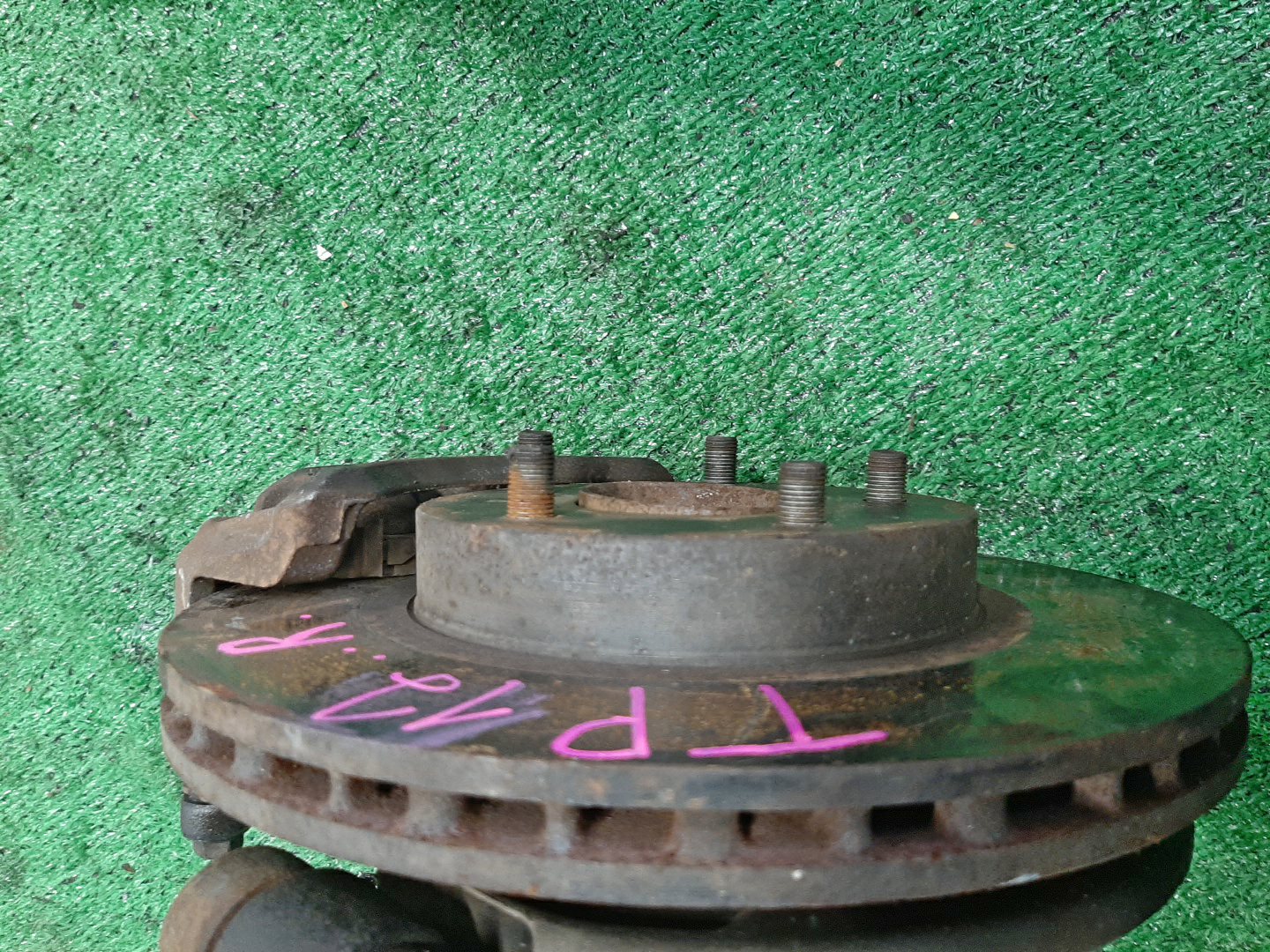 Ступица правая передняя NISSAN PRIMERA P12, QP12, TP12, HP12, RP12, WTP12, WHP12, WRP12 QG18DE, QR20DE, SR20VE, QR25DD 2 ракурс