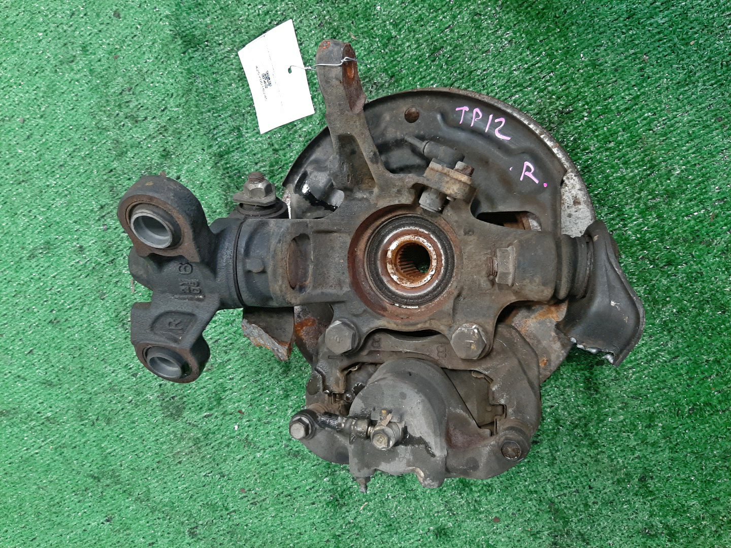 Ступица правая передняя NISSAN PRIMERA P12, QP12, TP12, HP12, RP12, WTP12, WHP12, WRP12 QG18DE, QR20DE, SR20VE, QR25DD 3 ракурс