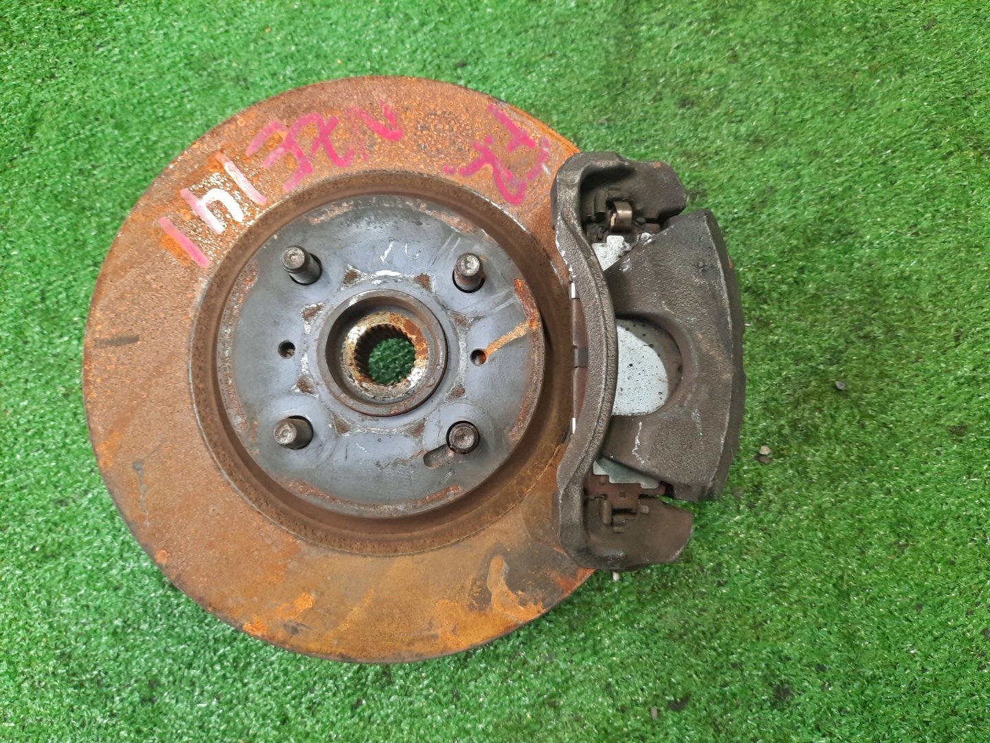 Ступица правая передняя TOYOTA AXIO, COROLLA FIELDER, COROLLA  AXIO, FIELDER NZE141, ZRE142, ZRE142G, NZE141G 1NZ-FE, 2ZR-FAE, 2ZR-FE 1 ракурс