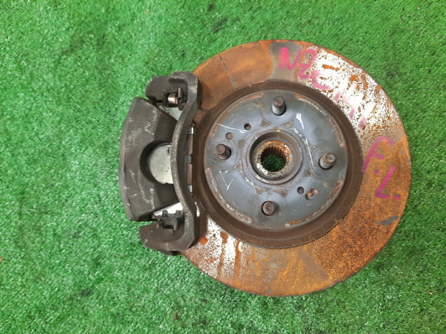Ступица левая передняя TOYOTA AXIO, COROLLA FIELDER, COROLLA  AXIO, FIELDER NZE141, ZRE142, ZRE142G, NZE141G 1NZ-FE, 2ZR-FAE, 2ZR-FE 1 ракурс