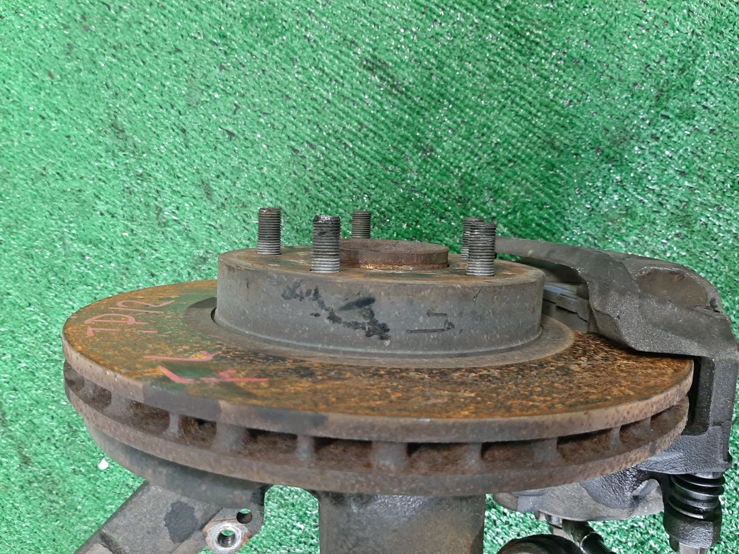 Ступица левая передняя NISSAN PRIMERA P12, QP12, TP12, HP12, RP12, WTP12, WHP12, WRP12 QG18DE, QR20DE, SR20VE, QR25DD 2 ракурс