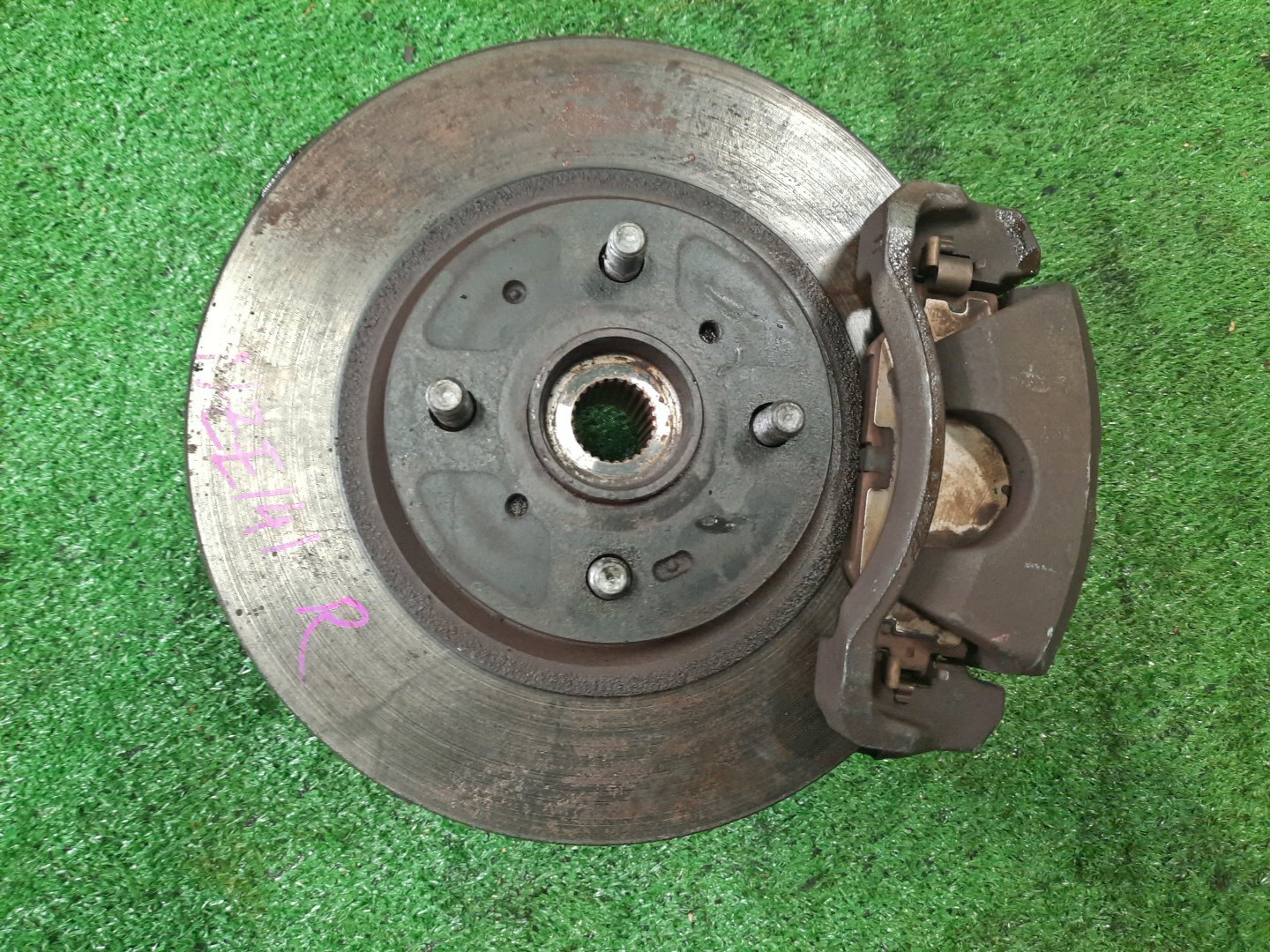 Ступица правая передняя TOYOTA AXIO, COROLLA FIELDER, COROLLA  AXIO, FIELDER NZE141, ZRE142, ZRE142G, NZE141G 1NZ-FE, 2ZR-FAE, 2ZR-FE 1 ракурс