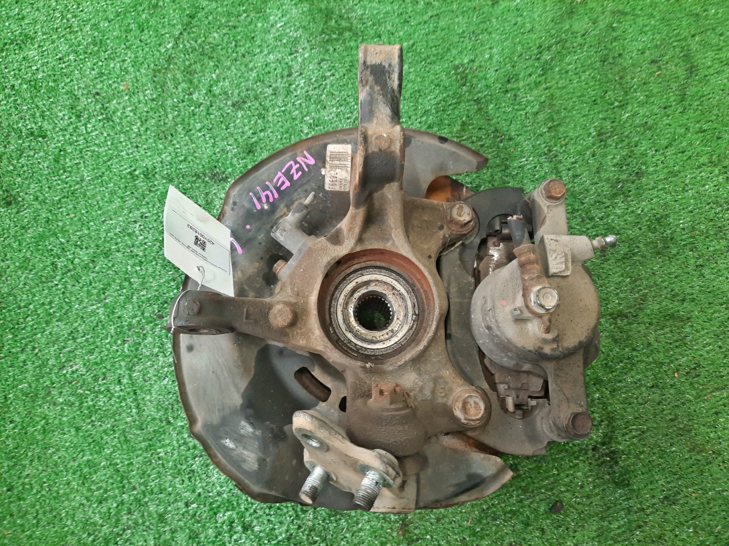 Ступица левая передняя TOYOTA AXIO, COROLLA FIELDER, COROLLA  AXIO, FIELDER NZE141, ZRE142, ZRE142G, NZE141G 1NZ-FE, 2ZR-FAE, 2ZR-FE 2 ракурс