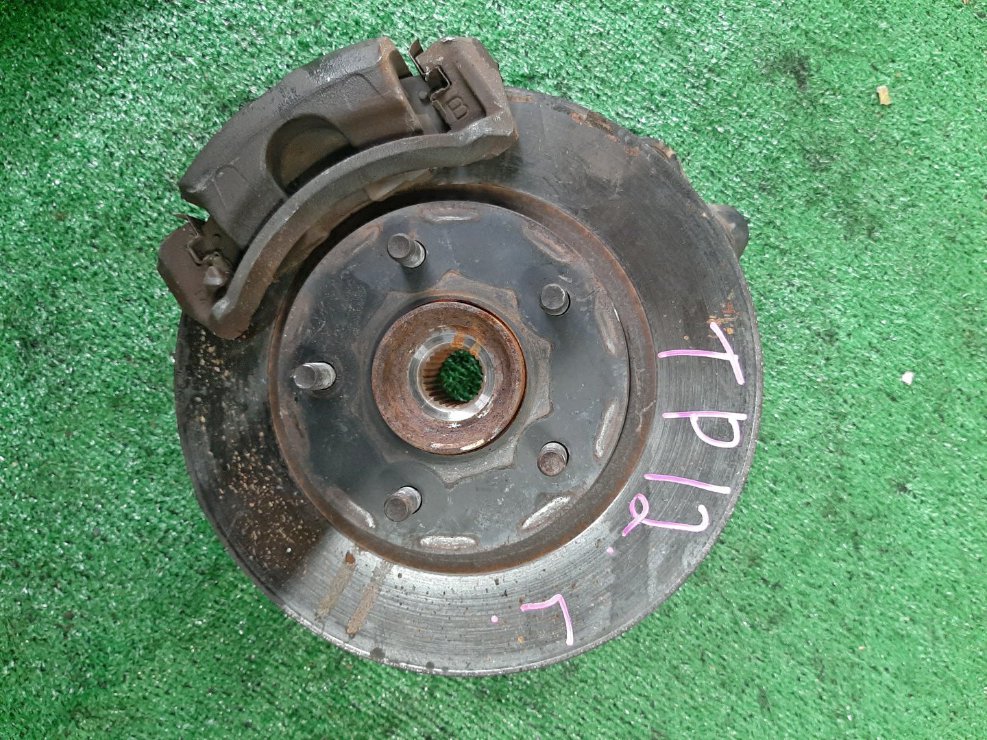 Ступица левая передняя NISSAN PRIMERA P12, QP12, TP12, HP12, RP12, WTP12, WHP12, WRP12 QG18DE, QR20DE, SR20VE, QR25DD 1 ракурс