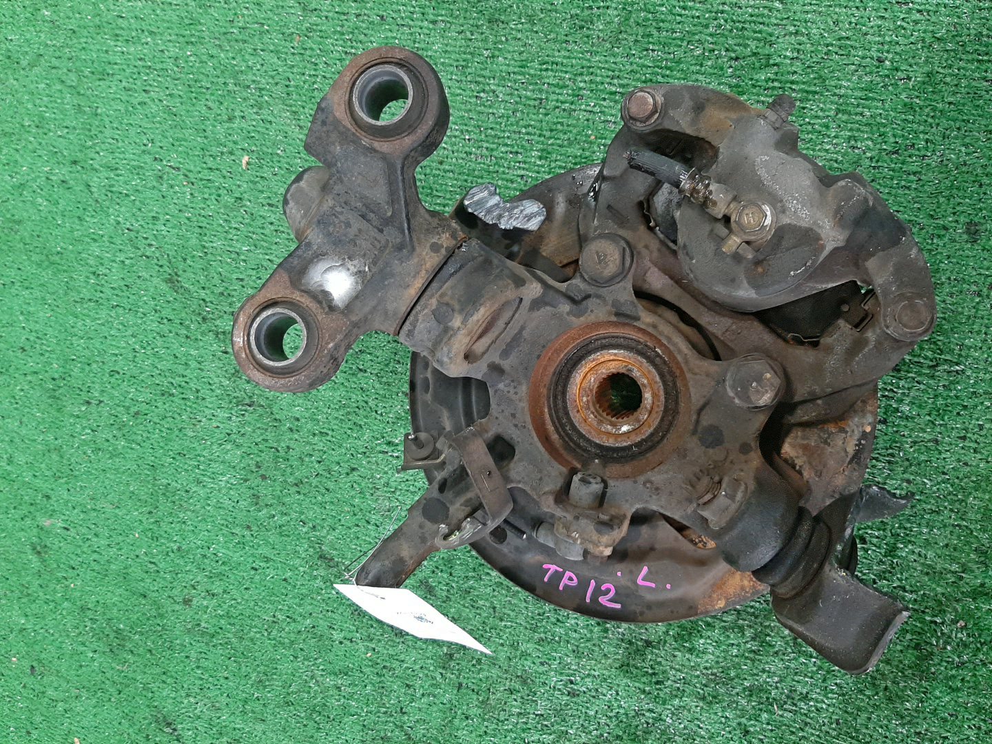 Ступица левая передняя NISSAN PRIMERA P12, QP12, TP12, HP12, RP12, WTP12, WHP12, WRP12 QG18DE, QR20DE, SR20VE, QR25DD 3 ракурс