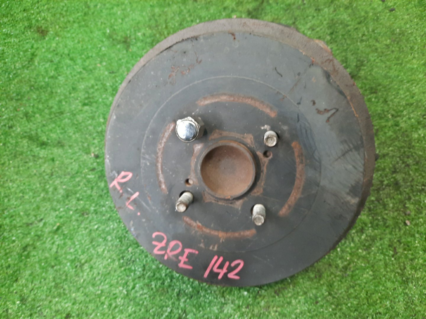 Ступица левая задняя TOYOTA AXIO, COROLLA FIELDER, COROLLA  AXIO, FIELDER NZE141, ZRE142, ZRE142G, NZE141G 1NZ-FE, 2ZR-FAE, 2ZR-FE 1 ракурс