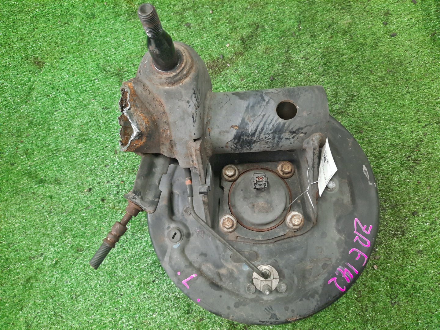 Ступица левая задняя TOYOTA AXIO, COROLLA FIELDER, COROLLA  AXIO, FIELDER NZE141, ZRE142, ZRE142G, NZE141G 1NZ-FE, 2ZR-FAE, 2ZR-FE 2 ракурс