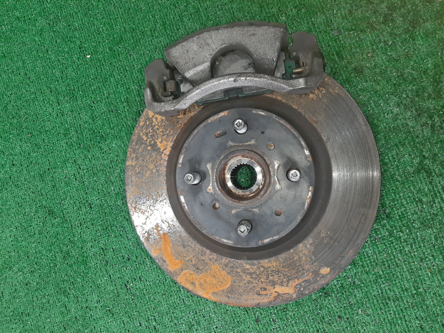 Ступица правая передняя TOYOTA AXIO, COROLLA FIELDER, COROLLA  AXIO, FIELDER NZE141, ZRE142, ZRE142G, NZE141G 1NZ-FE, 2ZR-FAE, 2ZR-FE 1 ракурс
