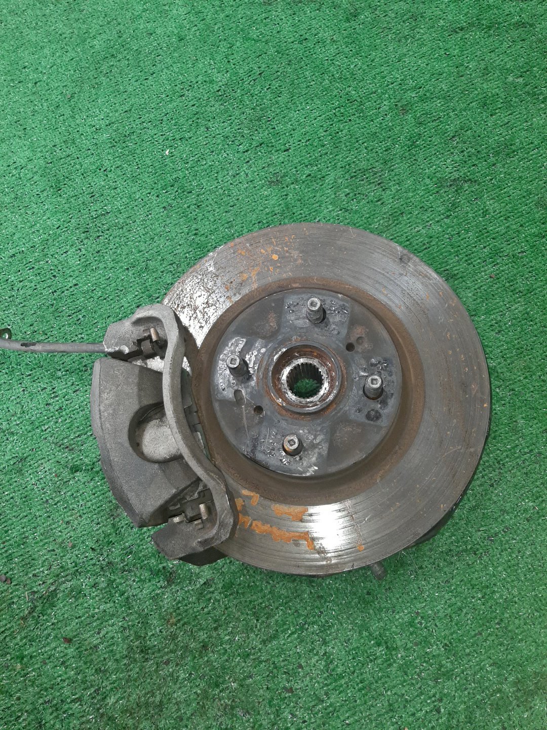 Ступица левая передняя TOYOTA AXIO, COROLLA FIELDER, COROLLA  AXIO, FIELDER NZE141, ZRE142, ZRE142G, NZE141G 1NZ-FE, 2ZR-FAE, 2ZR-FE 1 ракурс