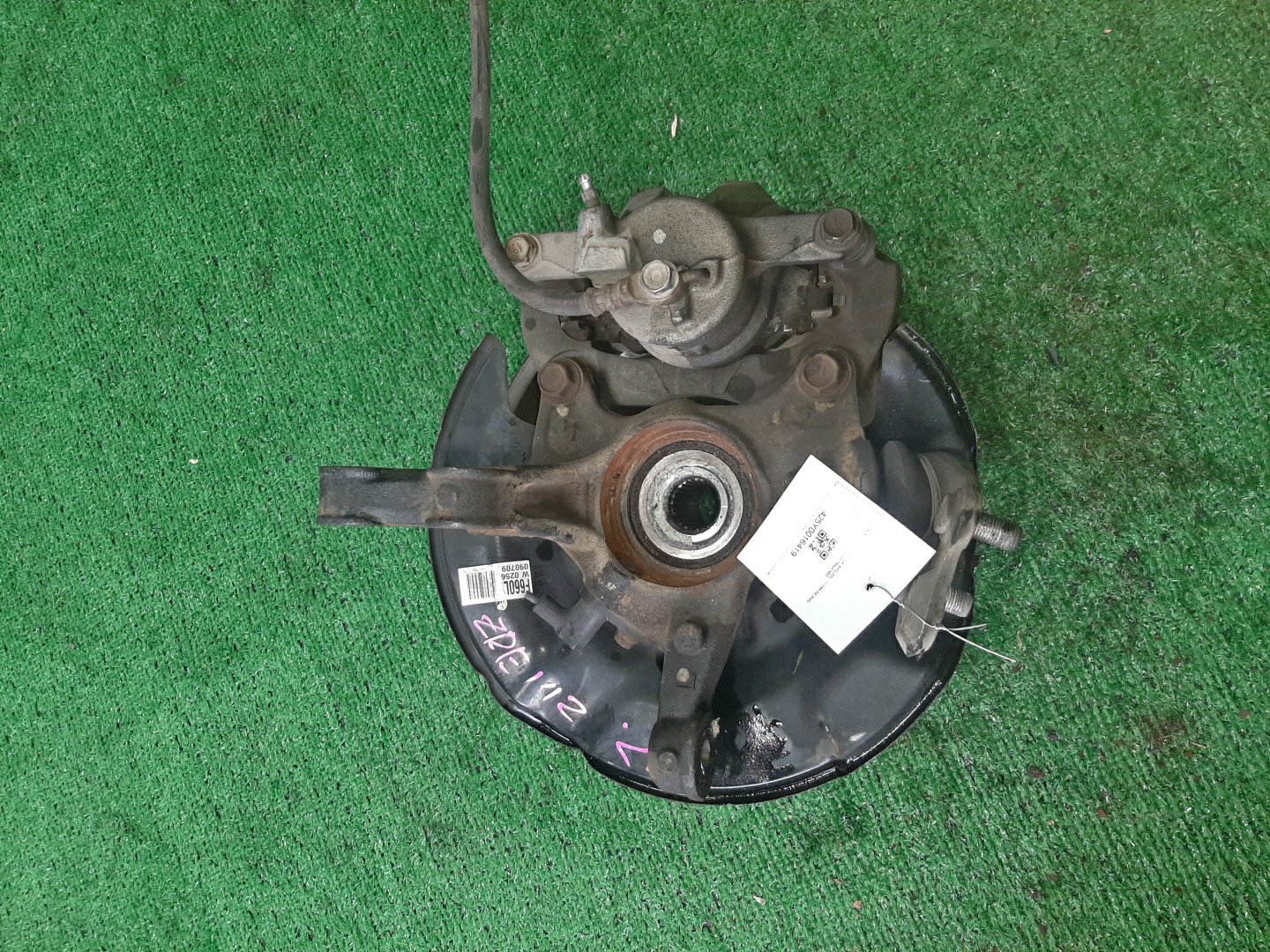 Ступица левая передняя TOYOTA AXIO, COROLLA FIELDER, COROLLA  AXIO, FIELDER NZE141, ZRE142, ZRE142G, NZE141G 1NZ-FE, 2ZR-FAE, 2ZR-FE 3 ракурс