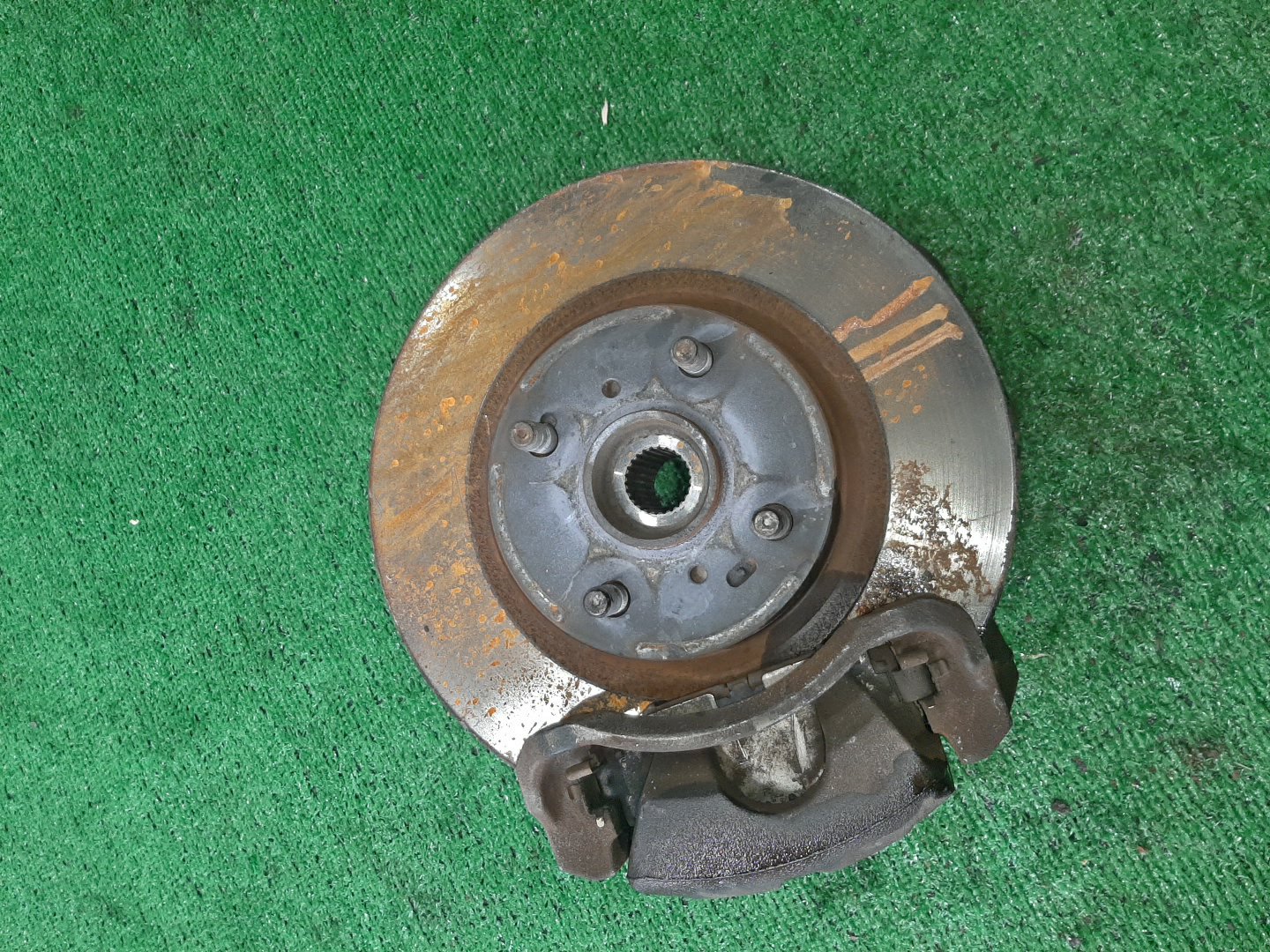 Ступица левая передняя TOYOTA AXIO, COROLLA FIELDER, COROLLA  AXIO, FIELDER NZE141, ZRE142, ZRE142G, NZE141G 1NZ-FE, 2ZR-FAE, 2ZR-FE 1 ракурс