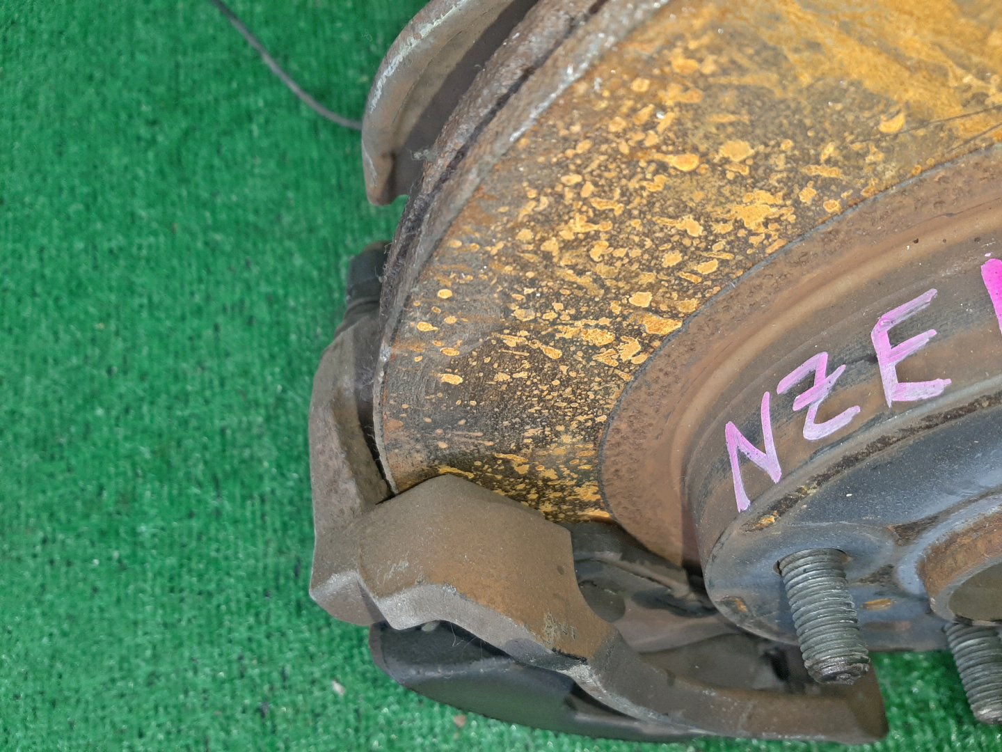 Ступица левая передняя TOYOTA AXIO, COROLLA FIELDER, COROLLA  AXIO, FIELDER NZE141, ZRE142, ZRE142G, NZE141G 1NZ-FE, 2ZR-FAE, 2ZR-FE 2 ракурс