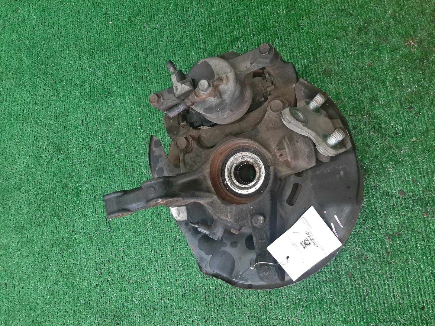 Ступица левая передняя TOYOTA AXIO, COROLLA FIELDER, COROLLA  AXIO, FIELDER NZE141, ZRE142, ZRE142G, NZE141G 1NZ-FE, 2ZR-FAE, 2ZR-FE 3 ракурс