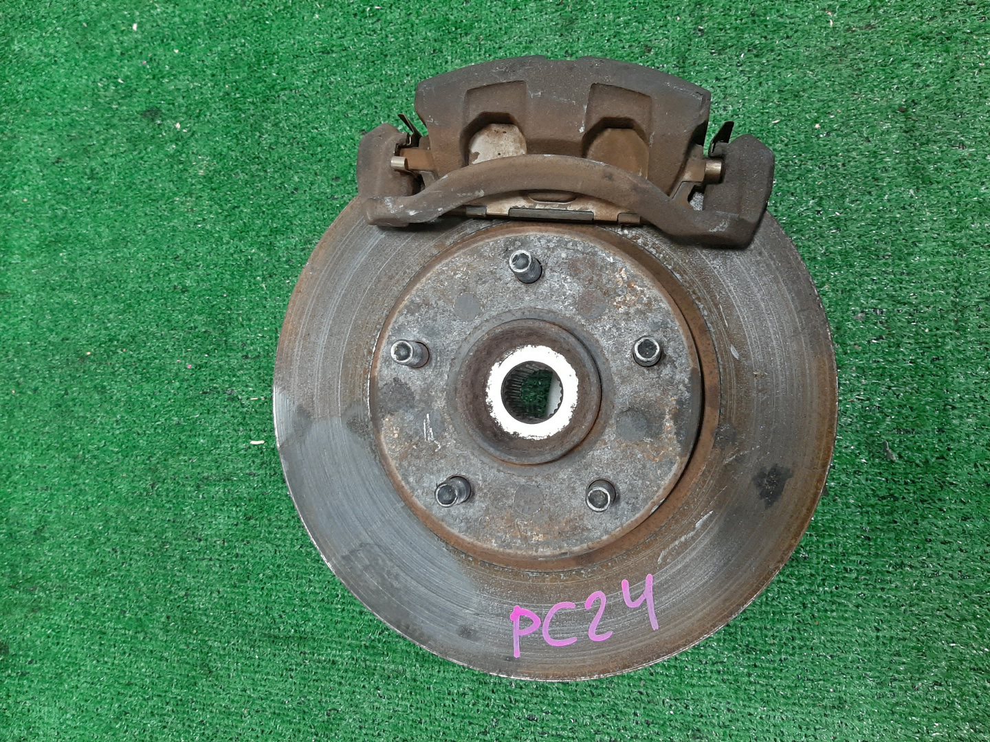 Ступица правая передняя NISSAN SERENA TNC24, TC24, RC24, PC24, PNC24, VC24, VNC24 QR20DE, QR25DE, SR20DE, YD25DDTI 1 ракурс Ступица правая передняя NISSAN SERENA TNC24, TC24, RC24, PC24, PNC24, VC24, VNC24 QR20DE, QR25DE, SR20DE, YD25DDTI 1 ракурс