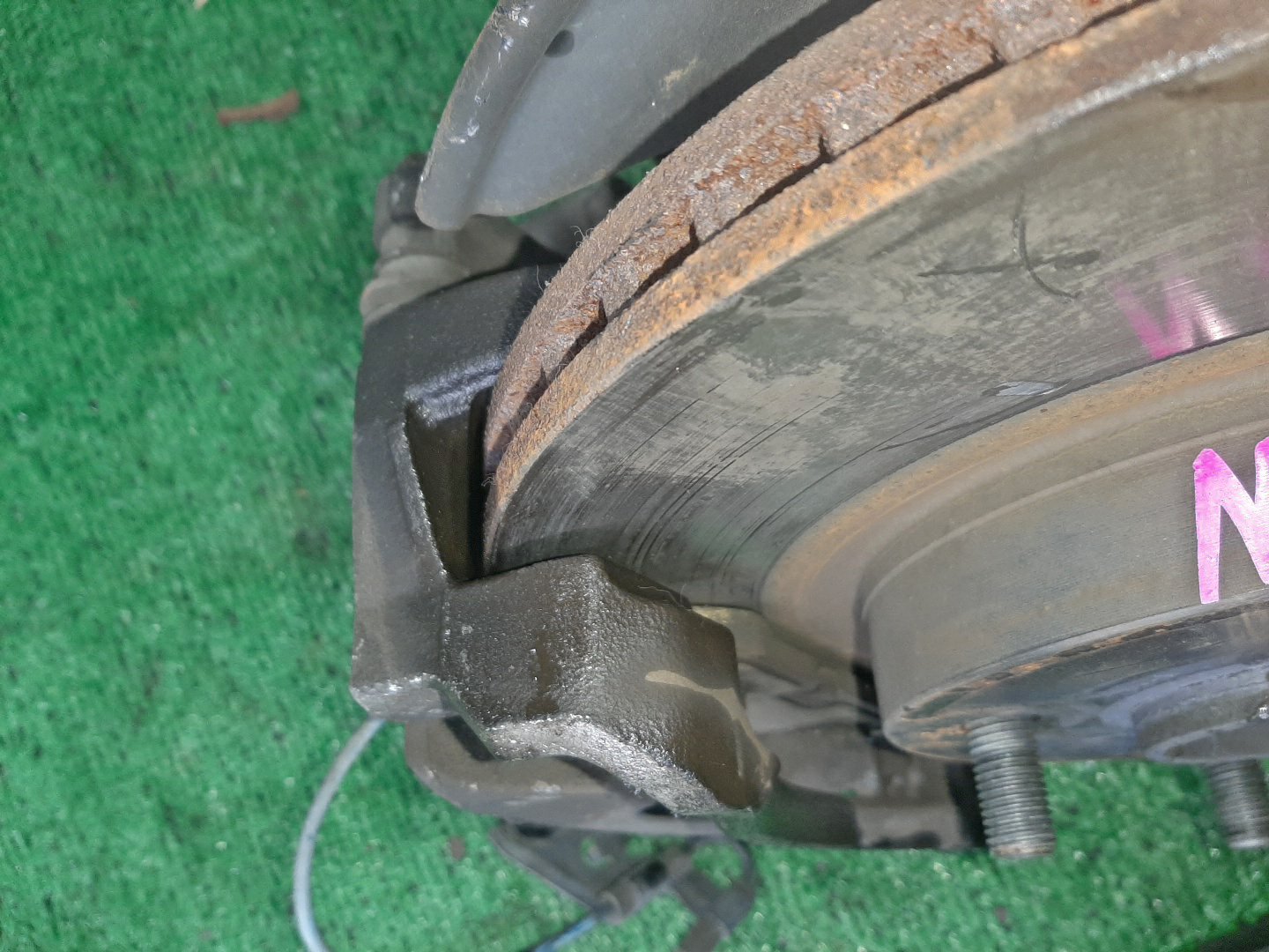 Ступица левая передняя TOYOTA AXIO, COROLLA FIELDER, COROLLA  AXIO, FIELDER NZE141, ZRE142, ZRE142G, NZE141G 1NZ-FE, 2ZR-FAE, 2ZR-FE 2 ракурс