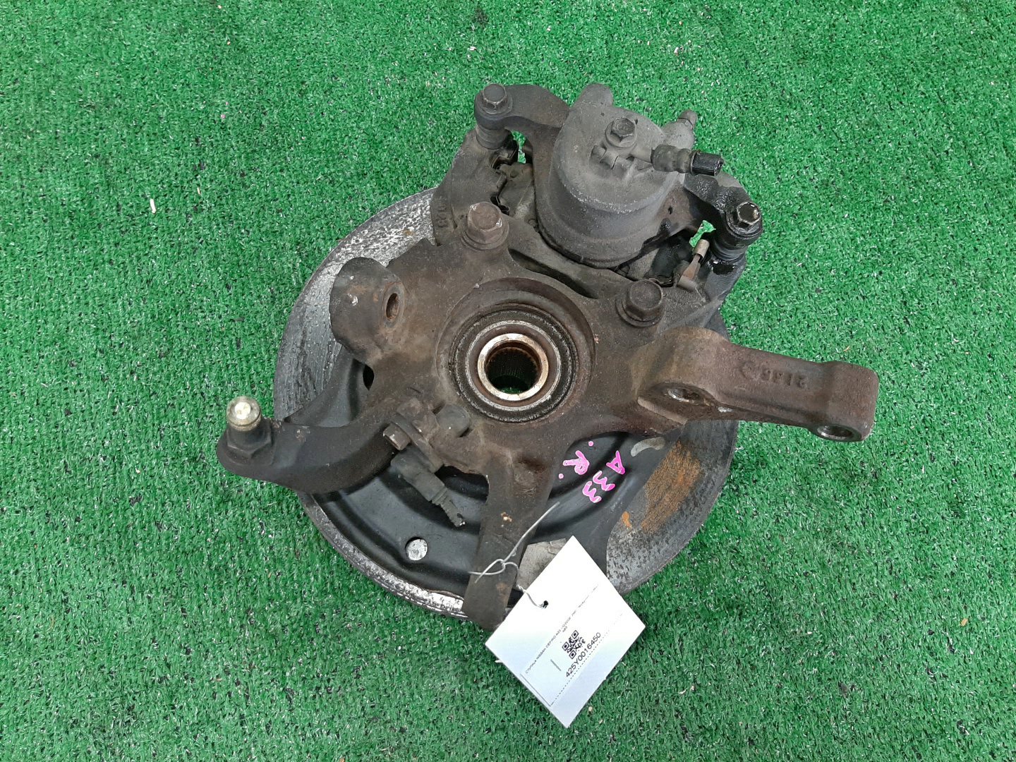 Ступица правая передняя NISSAN CEFIRO A33 VQ20DE, VQ25DD 3 ракурс