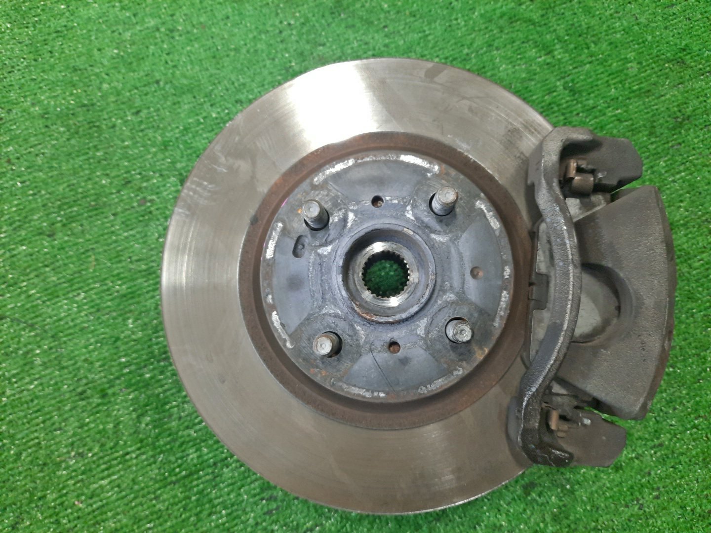 Ступица правая передняя TOYOTA AXIO, COROLLA FIELDER, COROLLA  AXIO, FIELDER NZE141, ZRE142, ZRE142G, NZE141G 1NZ-FE, 2ZR-FAE, 2ZR-FE 1 ракурс