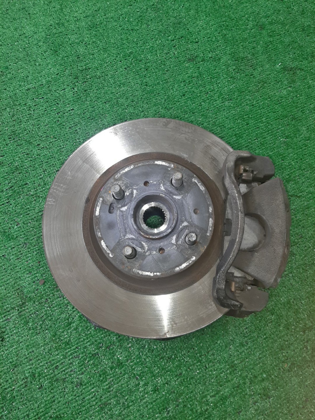 Ступица правая передняя TOYOTA AXIO, COROLLA FIELDER, COROLLA  AXIO, FIELDER NZE141, ZRE142, ZRE142G, NZE141G 1NZ-FE, 2ZR-FAE, 2ZR-FE 4 ракурс