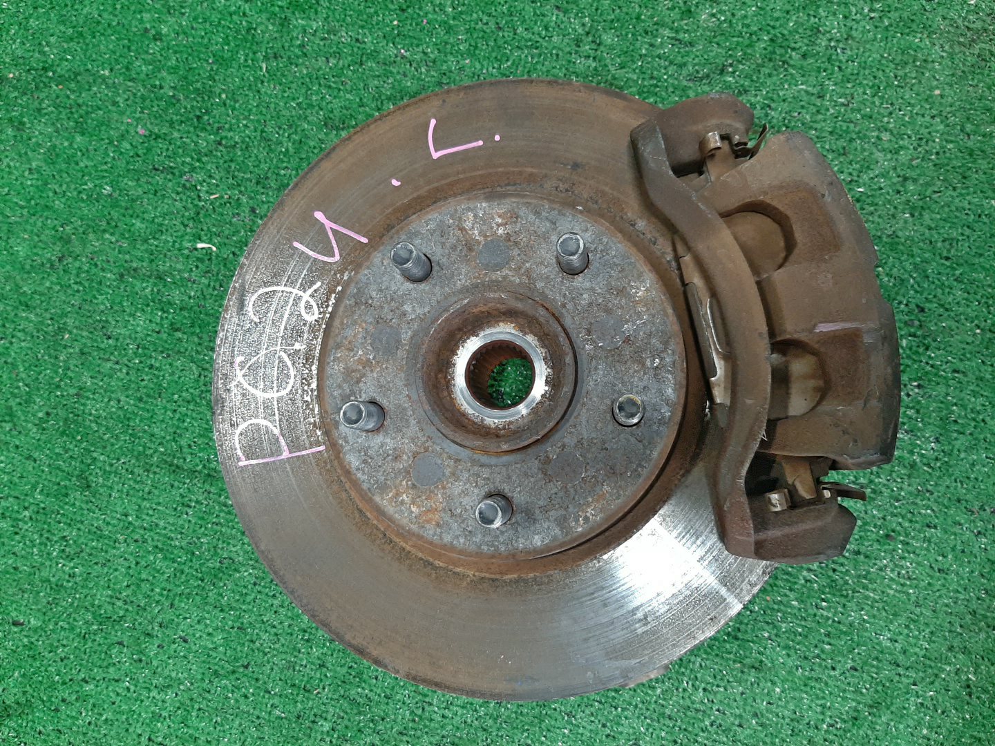 Ступица левая передняя NISSAN SERENA TNC24, TC24, RC24, PC24, PNC24, VC24, VNC24 QR20DE, QR25DE, SR20DE, YD25DDTI 1 ракурс Ступица левая передняя NISSAN SERENA TNC24, TC24, RC24, PC24, PNC24, VC24, VNC24 QR20DE, QR25DE, SR20DE, YD25DDTI 1 ракурс