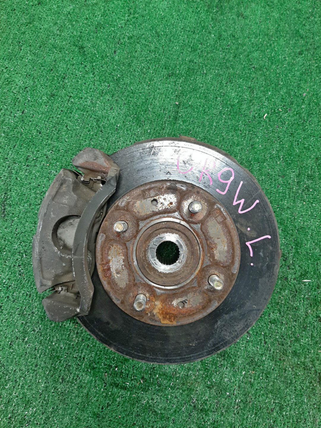 Ступица левая передняя  MITSUBISHI DION CR6W, CR9W, CR5W 4G94, 4G63, 4G93 1 ракурс