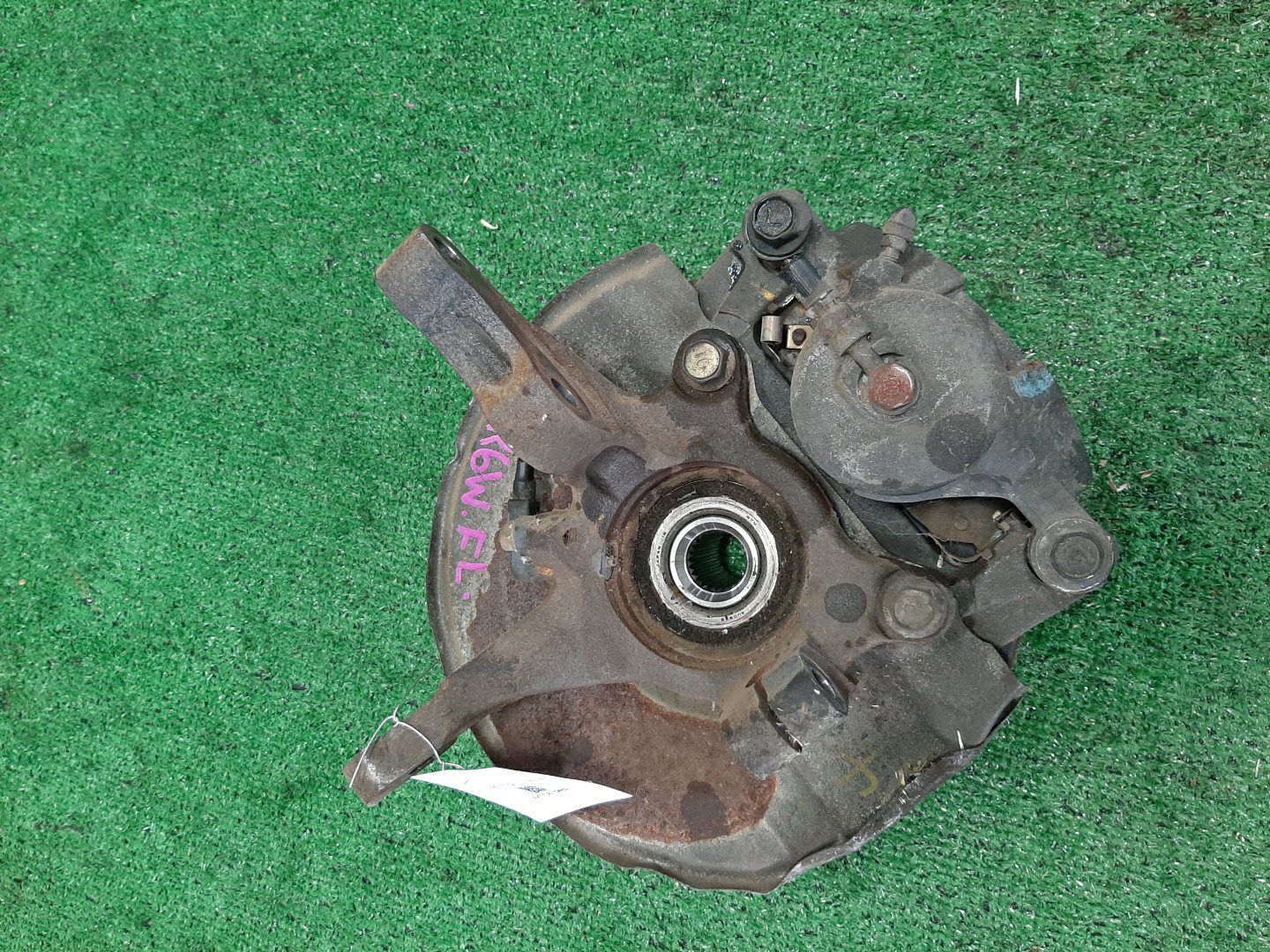 Ступица левая передняя MITSUBISHI DION CR6W, CR9W, CR5W 4G94, 4G63, 4G93 3 ракурс
