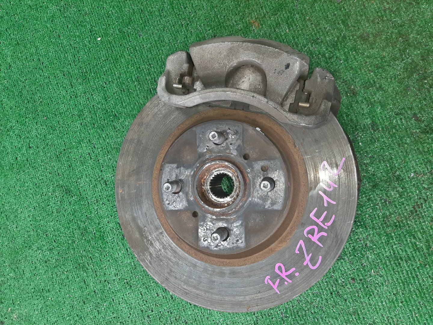 Ступица правая передняя TOYOTA AXIO, COROLLA FIELDER, COROLLA  AXIO, FIELDER NZE141, ZRE142, ZRE142G, NZE141G 1NZ-FE, 2ZR-FAE, 2ZR-FE 1 ракурс