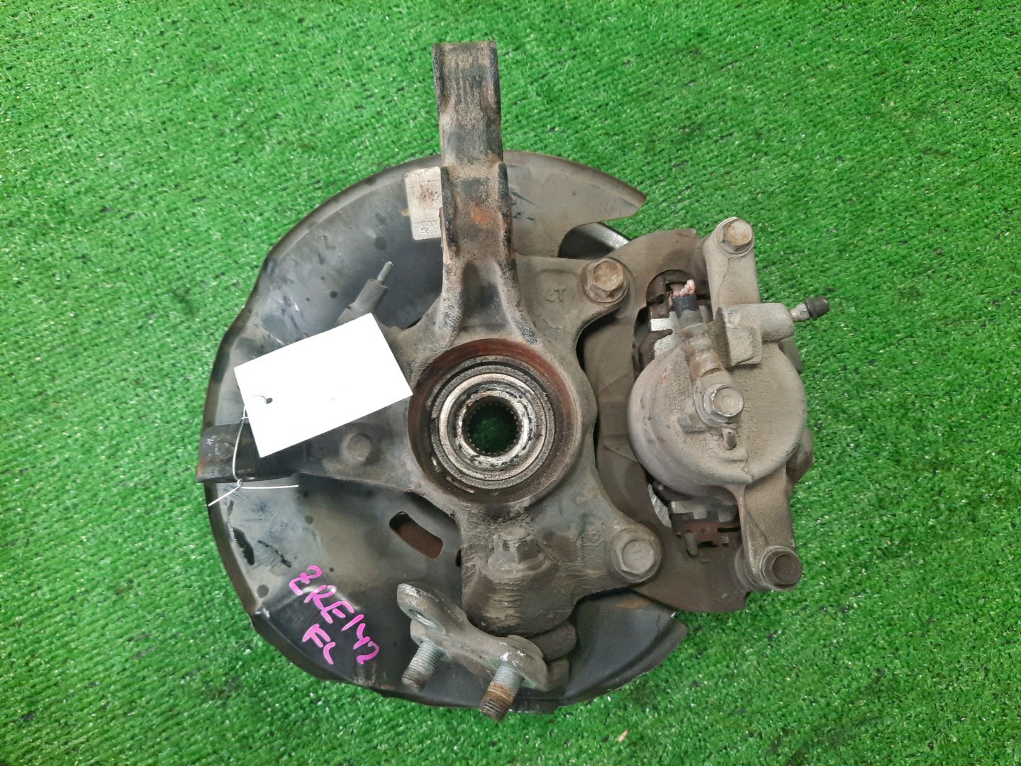 Ступица левая передняя TOYOTA AXIO, COROLLA FIELDER, COROLLA  AXIO, FIELDER NZE141, ZRE142, ZRE142G, NZE141G 1NZ-FE, 2ZR-FAE, 2ZR-FE 2 ракурс