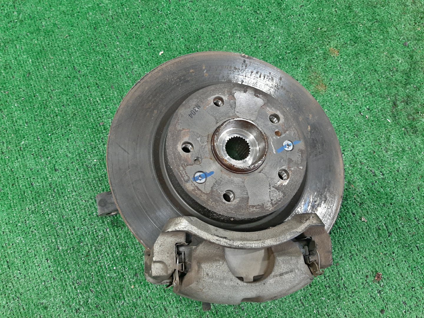 Ступица левая передняя SUZUKI SX4 YA22S M16A 1 ракурс