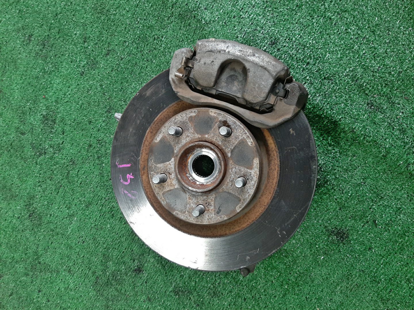 Ступица правая передняя NISSAN TEANA TNJ32, PJ32, J32 QR25DE, VQ35DE, VQ25DE 1 ракурс